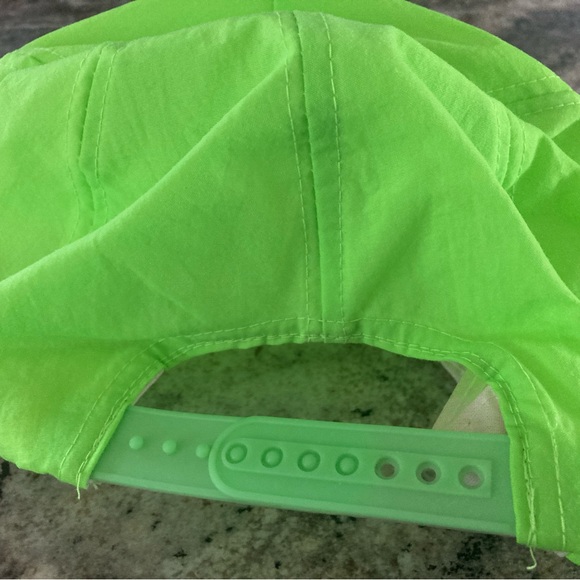 Vintage 90’s Newport Embroidered Logo Neon Green Cap One Size. - Picture 2 of 5